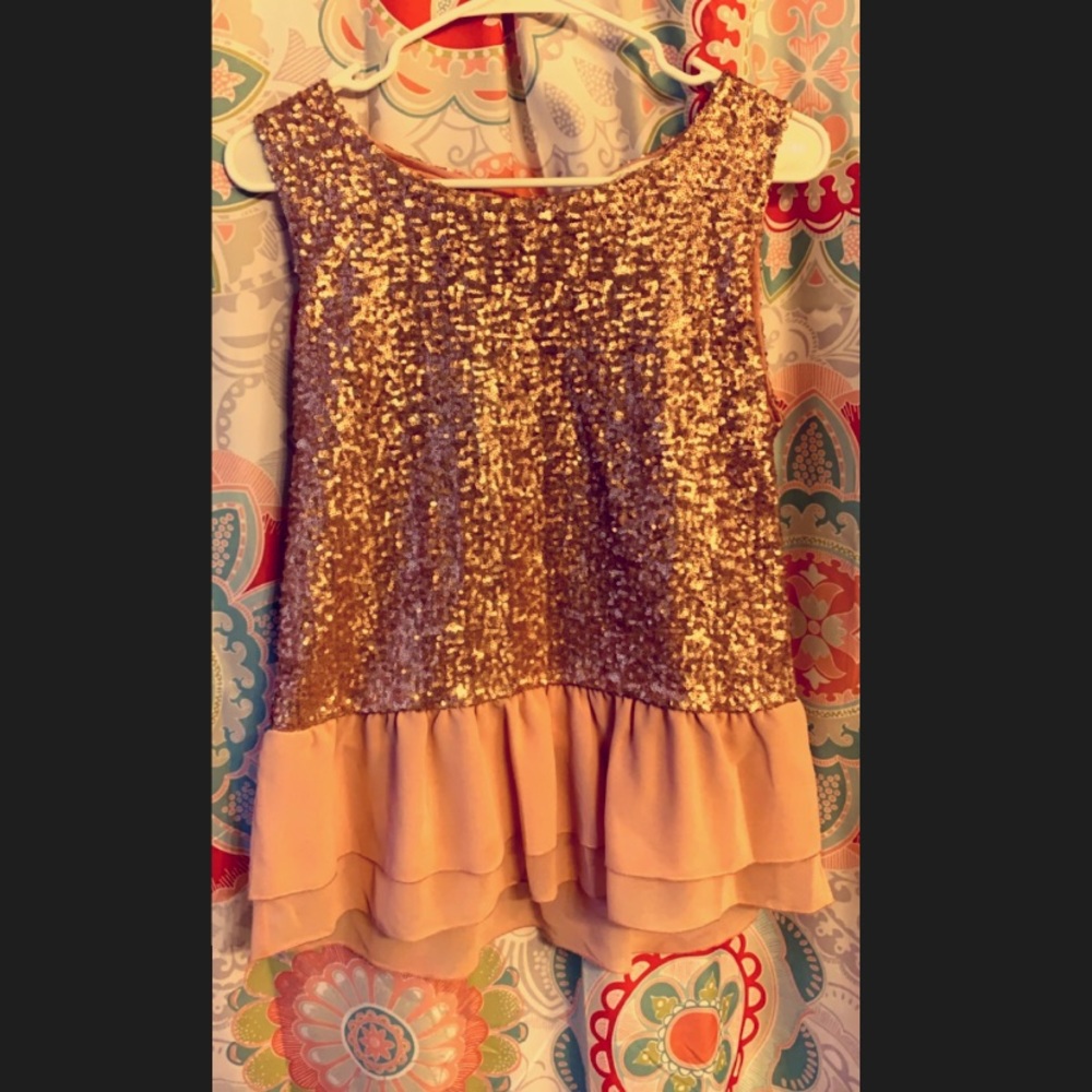 Gorgeous Large sequin top!